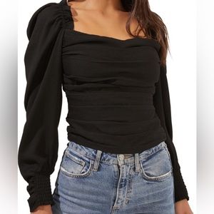 Square neck puff sleeve top
